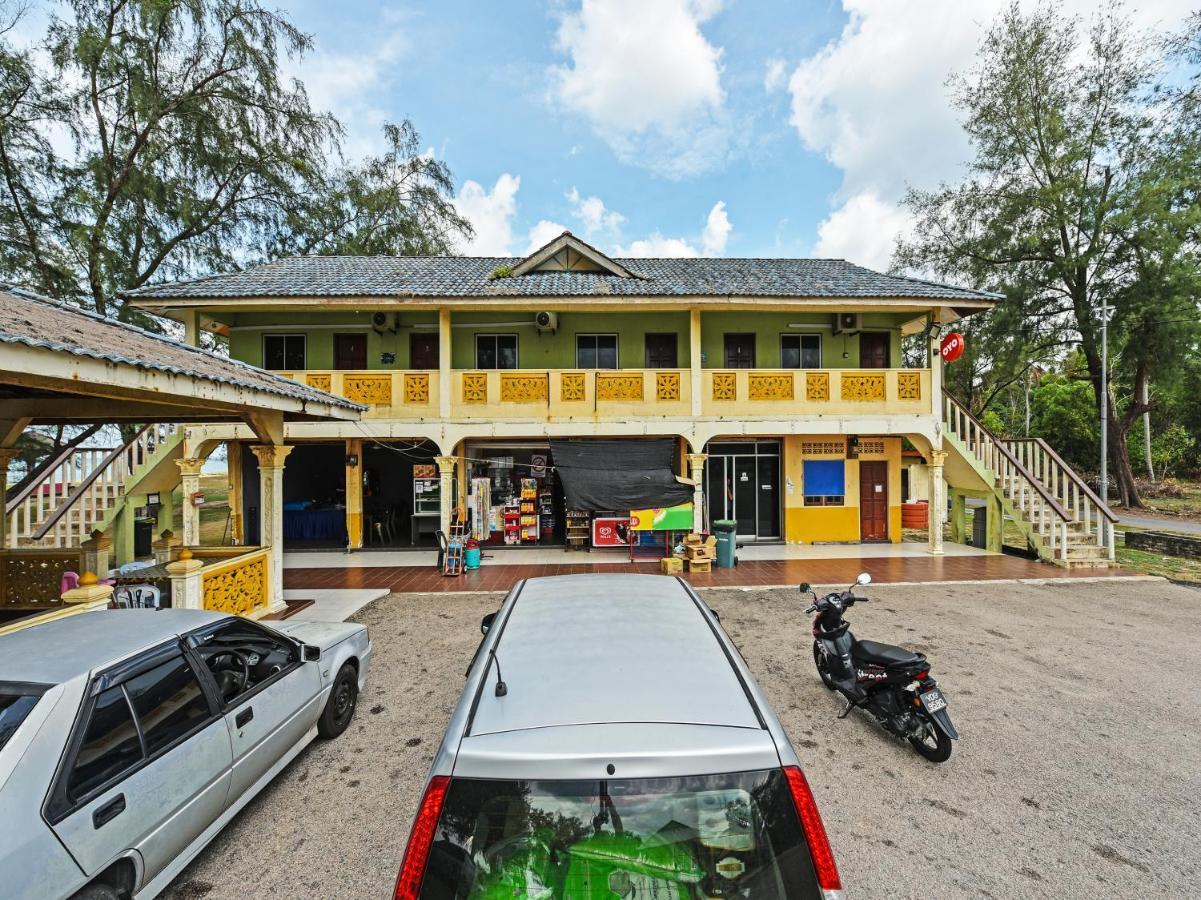 Oyo 90315 Chalet Pantai Rantau Panjang Kuala Rompin Exteriér fotografie