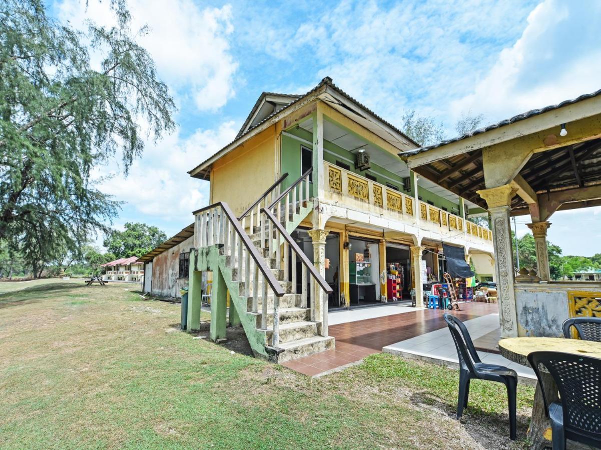 Oyo 90315 Chalet Pantai Rantau Panjang Kuala Rompin Exteriér fotografie