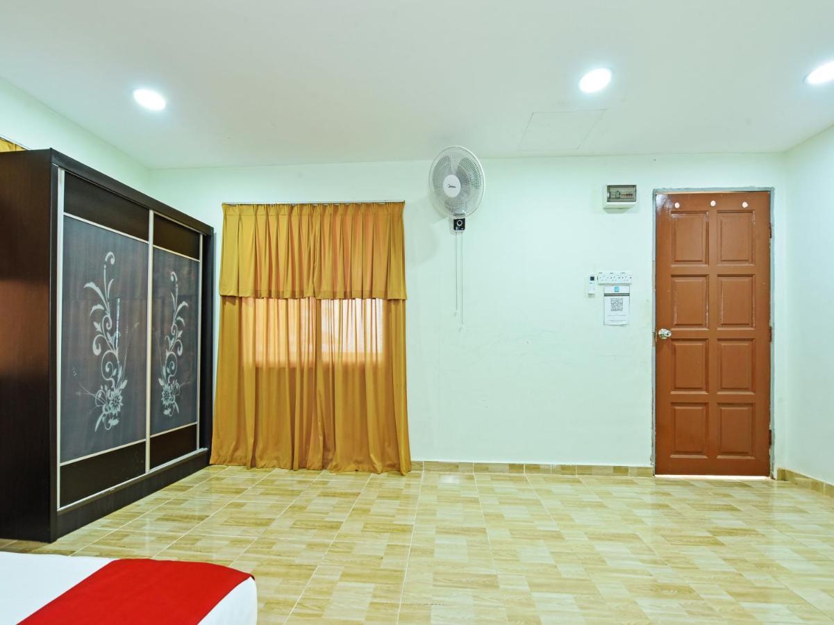 Oyo 90315 Chalet Pantai Rantau Panjang Kuala Rompin Exteriér fotografie